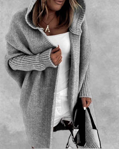 Anna | Schlichte, einfarbige Strickjacke mit Fledermaus-Kapuze