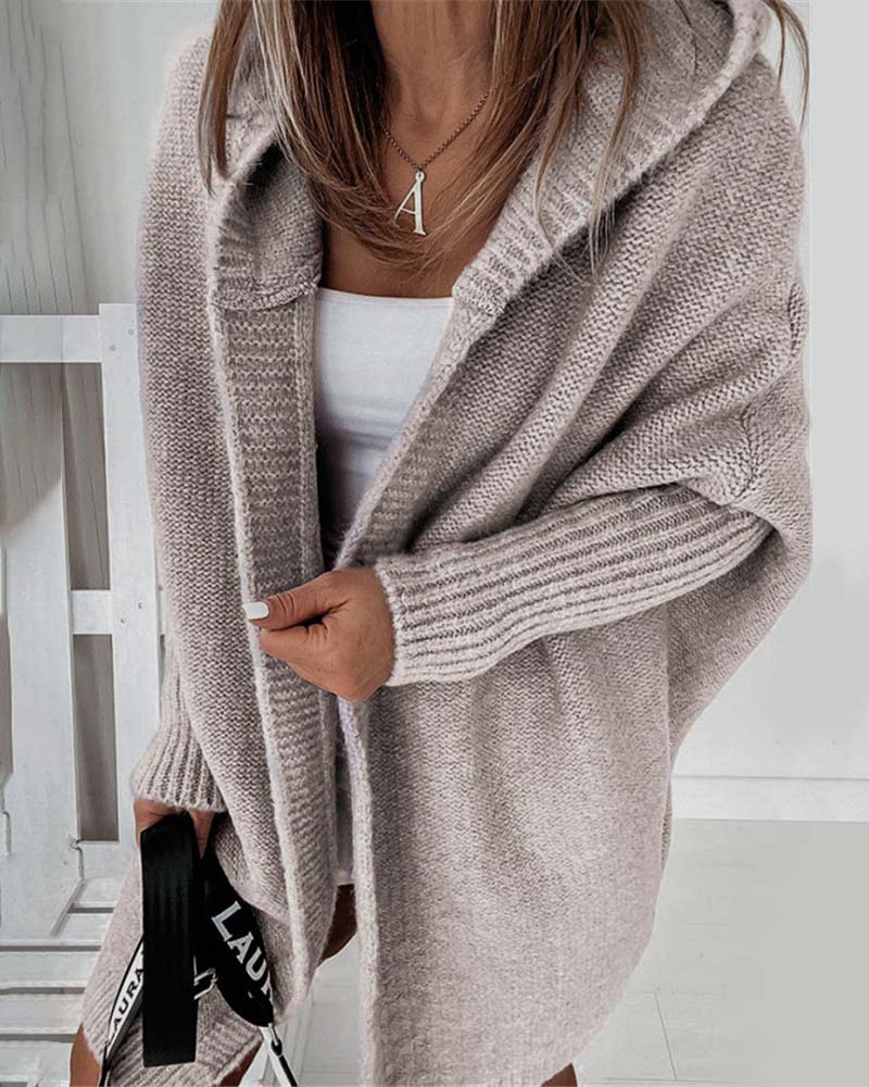 Anna | Schlichte, einfarbige Strickjacke mit Fledermaus-Kapuze